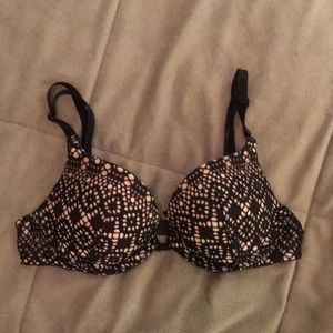 ✨Victoria’s Secret Push Up Lace Bra✨